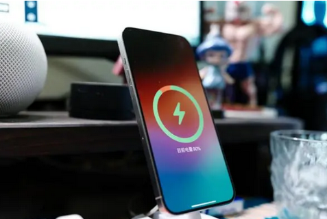 武清苹果15换屏服务分享用什么充电器给iPhone15充电更好 